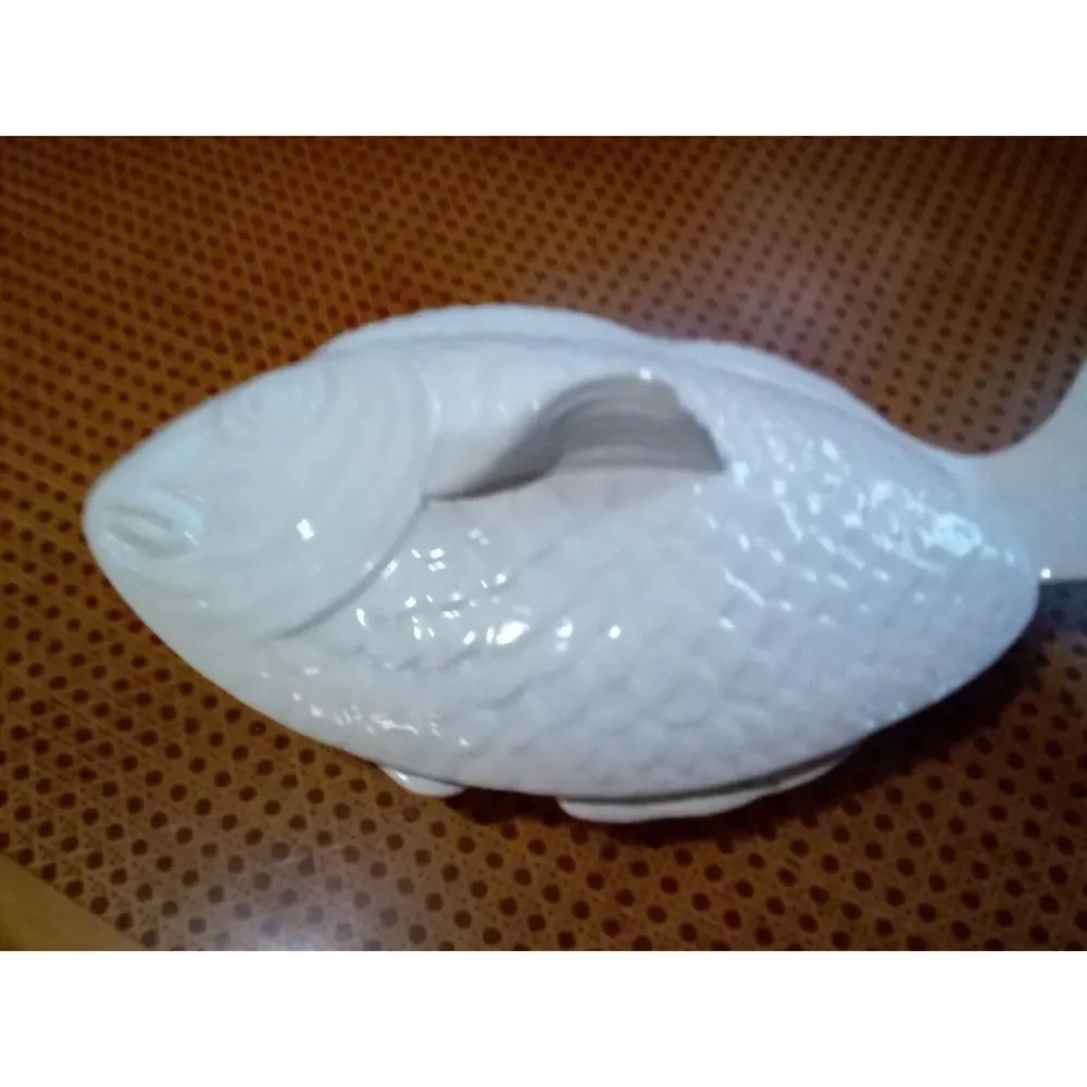 Vintage CALIF USA White Ceramic Ovenproof Fish Shaped Lidded Casserole Dish